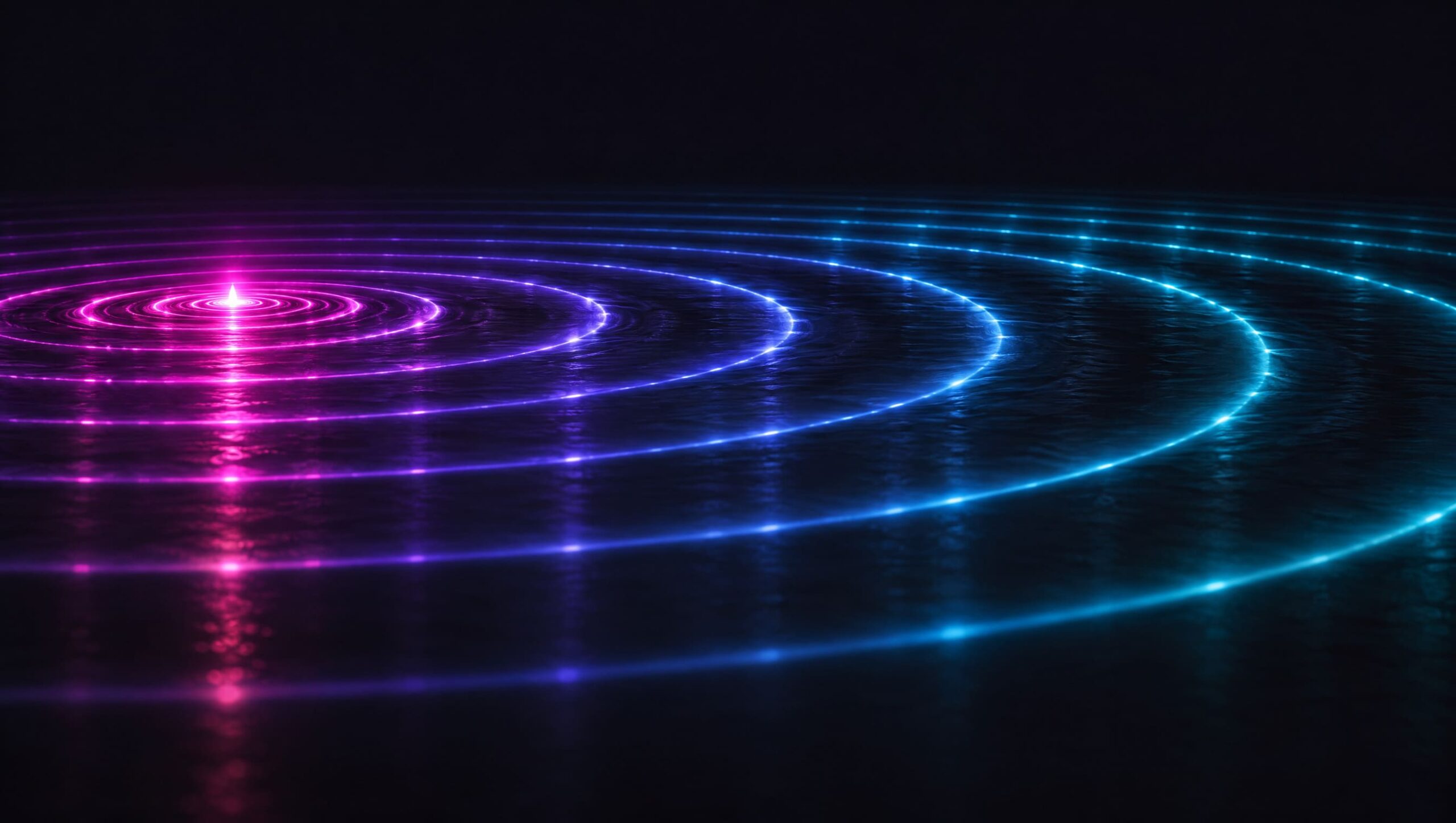 Onde luminose che si propagano da un punto su superficie scura — il potenziale delle marketing technologies